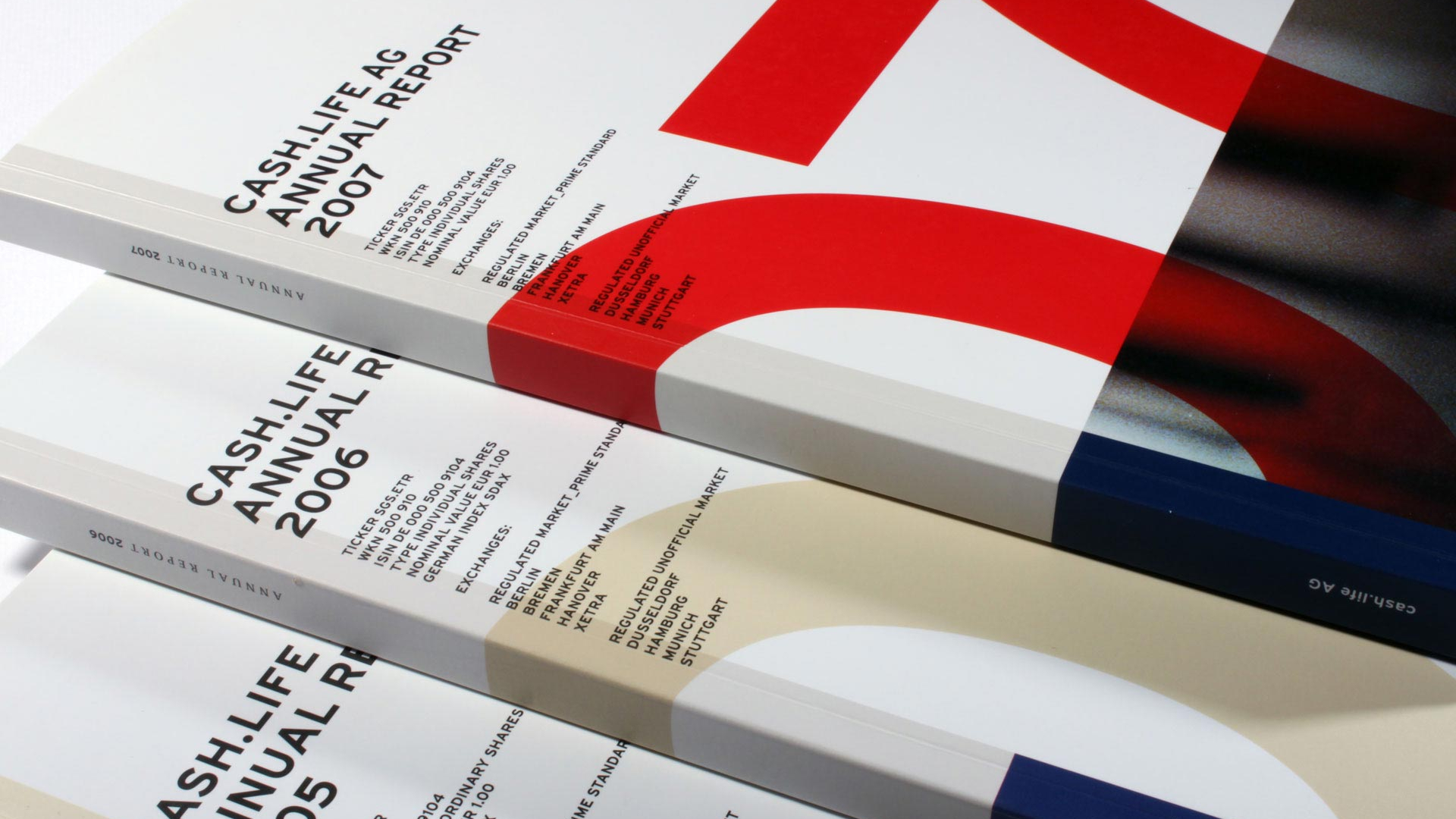 Top-Qualität muss nicht teuer sein! So testierte das manager magazin im Rahmen des Raitings »Die besten Geschäftsberichte«, dass das Graphic Design Studio von Wolfgang Beinert für seinen Auftraggeber in Folge die beste Wertschöpfung erwirtschaftet hat. Beispielsweise war der Going Public Report summa summarum – trotz bester Qualität in Konzeption, Kreation und Herstellung – von allen gelisteten Top-Geschäftsberichten (Bluechips bis Tec-Dax) der »zweitkostengünstigste« Jahresbericht.