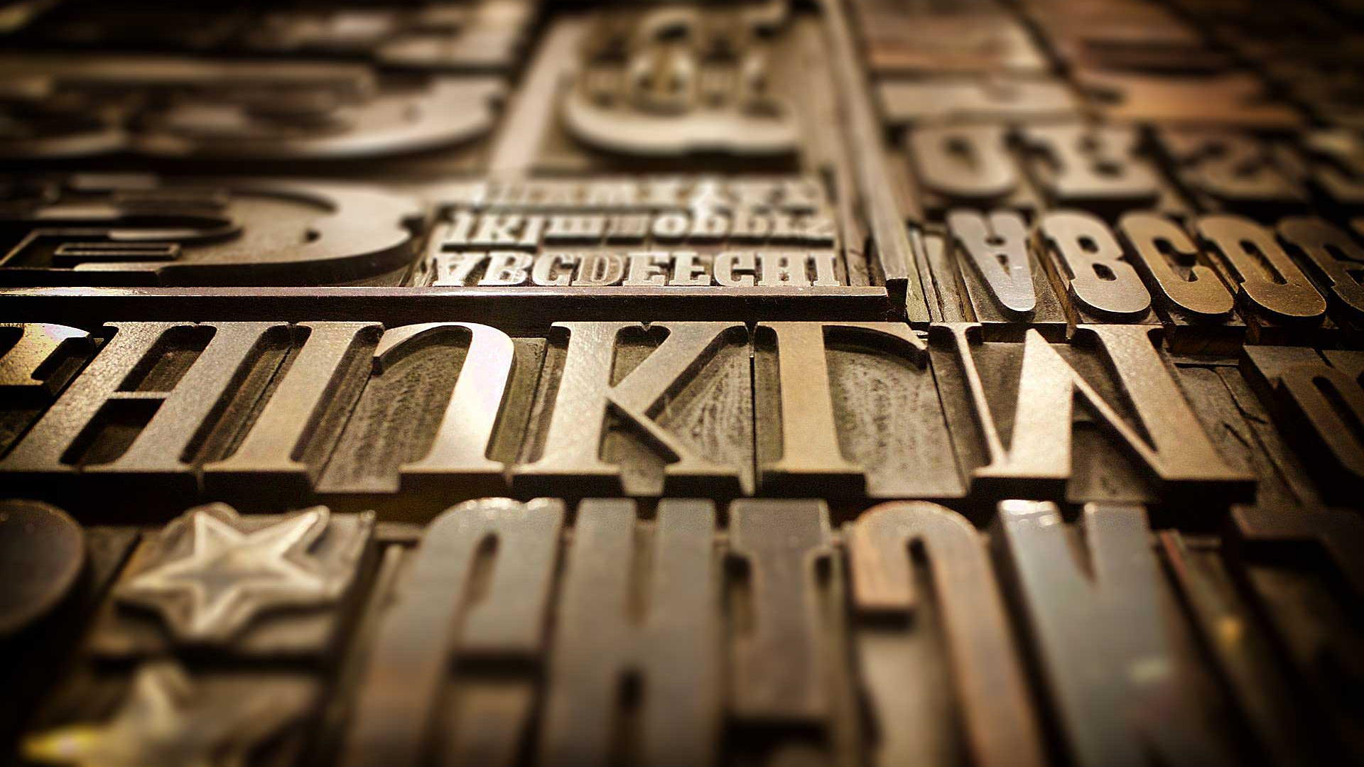 Im Atelier Beinert ergänzen sich materielle und digitale Typografie.
